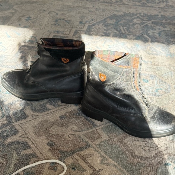 ARIAT ZIP UP BOOTIE 6.5b - Picture 2 of 7